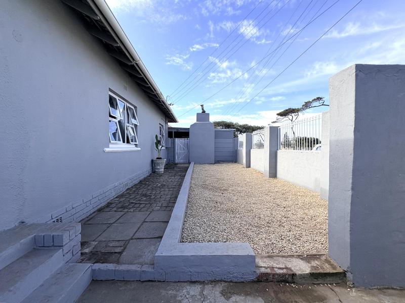 5 Bedroom Property for Sale in Southfield Western Cape
